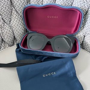Gucci star sunglasses GG0208S